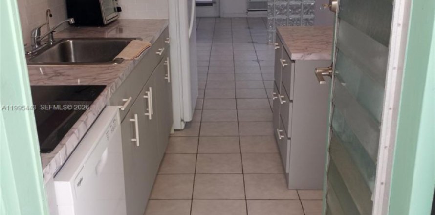 Студия в кондо в Майами-Бич, Флорида № 2063765