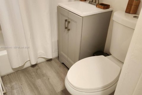 Купить кондоминиум в Майами-Бич, Флорида 34.84м2, № 2063765 - фото 8