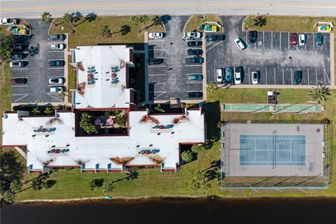 Condo in Rotonda, Florida, 1 bedroom  № 1578712 - photo 4