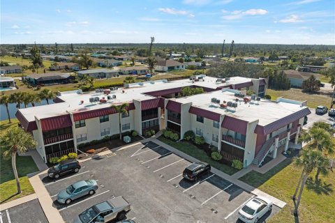 Condo in Rotonda, Florida, 1 bedroom  № 1578712 - photo 1