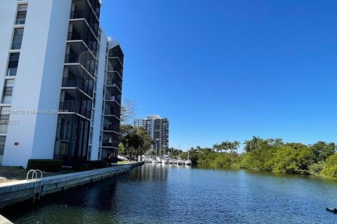 Condominio en venta en Aventura, Florida, 1 dormitorio, 68.84 m2 № 1950585 - foto 5