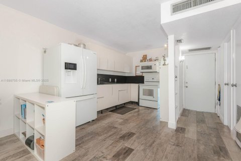 Condominio en venta en Aventura, Florida, 1 dormitorio, 68.84 m2 № 1950585 - foto 2