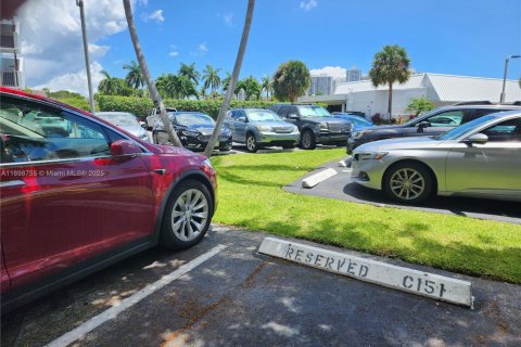 Condominio en venta en Aventura, Florida, 1 dormitorio, 68.84 m2 № 1950585 - foto 10