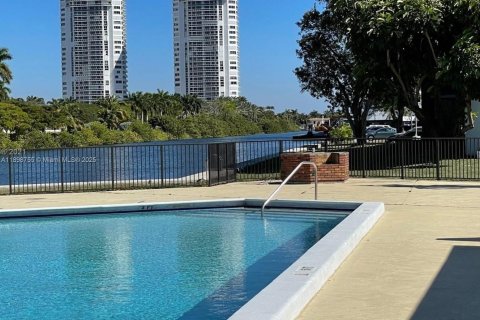 Condominio en venta en Aventura, Florida, 1 dormitorio, 68.84 m2 № 1950585 - foto 6