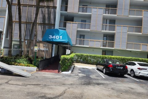 Condominio en venta en Aventura, Florida, 1 dormitorio, 68.84 m2 № 1950585 - foto 9