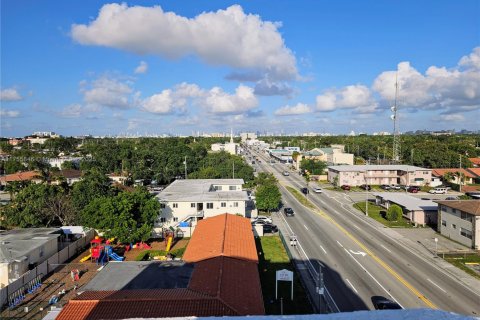Propiedad comercial en venta en Miami, Florida № 1868822 - foto 11