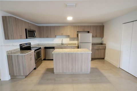 Propiedad comercial en venta en Miami, Florida № 1868822 - foto 19
