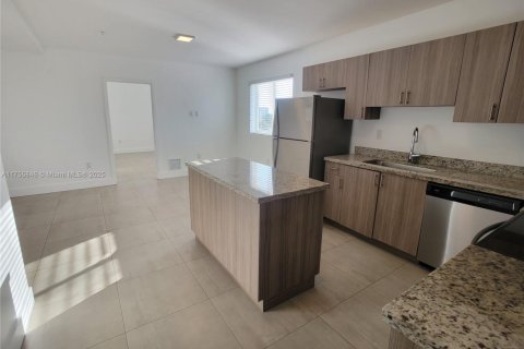 Propiedad comercial en venta en Miami, Florida № 1868822 - foto 18