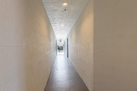 Propiedad comercial en venta en Miami, Florida № 1868822 - foto 14
