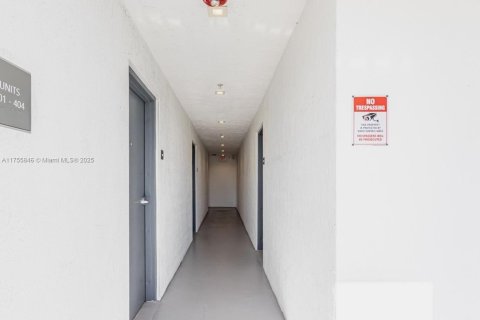Propiedad comercial en venta en Miami, Florida № 1868822 - foto 13