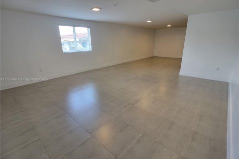 Propiedad comercial en venta en Miami, Florida № 1868822 - foto 22