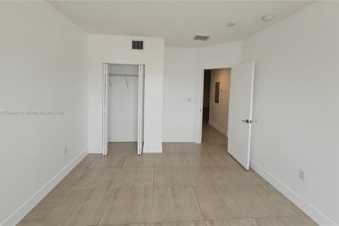 Propiedad comercial en venta en Miami, Florida № 1868822 - foto 28
