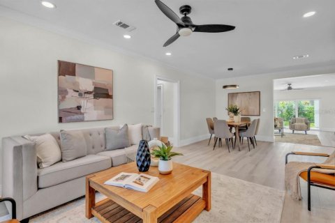 House in Clearwater, Florida 3 bedrooms, 176.33 sq.m. № 1842165 - photo 16