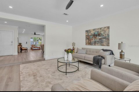 House in Clearwater, Florida 3 bedrooms, 176.33 sq.m. № 1842165 - photo 10