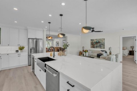 House in Clearwater, Florida 3 bedrooms, 176.33 sq.m. № 1842165 - photo 3