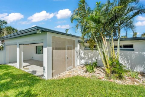 House in Clearwater, Florida 3 bedrooms, 176.33 sq.m. № 1842165 - photo 30