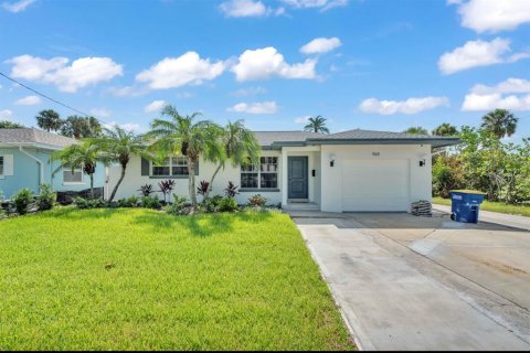 House in Clearwater, Florida 3 bedrooms, 176.33 sq.m. № 1842165 - photo 1