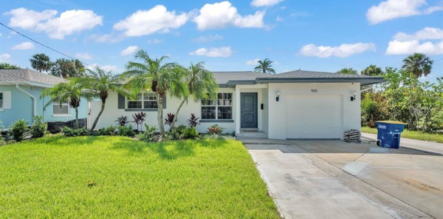 House in Clearwater, Florida 3 bedrooms, 176.33 sq.m. № 1842165