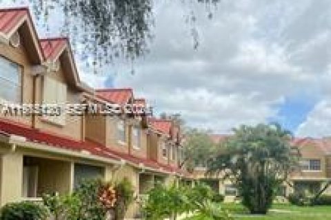 Кондоминиум с 1 спальней в Хайалиа, Флорида № 2050863