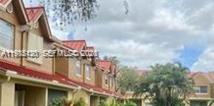 Кондоминиум с 1 спальней в Хайалиа, Флорида № 2050863