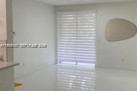 Снять в аренду кондоминиум в Хайалиа, Флорида 1 спальня, 70.88м2, № 2050863 - фото 2