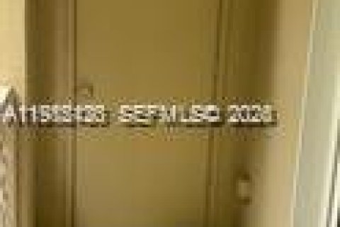 Снять в аренду кондоминиум в Хайалиа, Флорида 1 спальня, 70.88м2, № 2050863 - фото 10