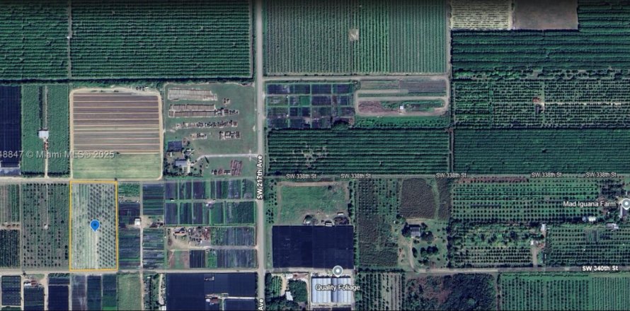 Commercial property in Homestead, Florida № 1867990