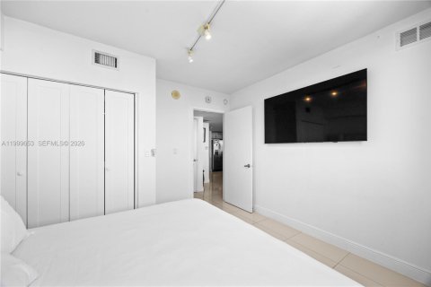 Снять в аренду кондоминиум в Майами, Флорида 2 спальни, № 2066373 - фото 19