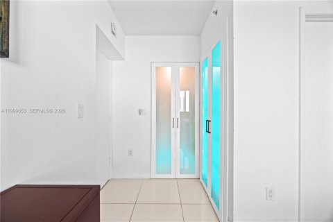 Снять в аренду кондоминиум в Майами, Флорида 2 спальни, № 2066373 - фото 30