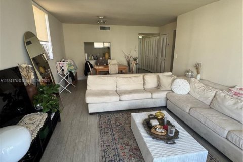 Copropriété à louer à Miami Beach, Floride: 2 chambres, 98.94 m2 № 1931453 - photo 10