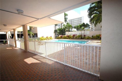 Copropriété à louer à Miami Beach, Floride: 2 chambres, 98.94 m2 № 1931453 - photo 13