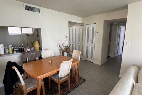 Copropriété à louer à Miami Beach, Floride: 2 chambres, 98.94 m2 № 1931453 - photo 9