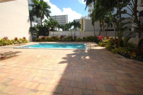 Copropriété à louer à Miami Beach, Floride: 2 chambres, 98.94 m2 № 1931453 - photo 12
