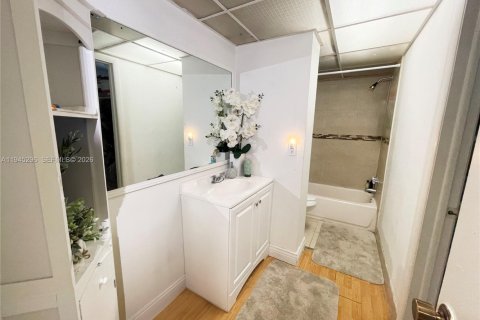 Condominio en venta en Lauderhill, Florida, 1 dormitorio, 68.28 m2 № 2001771 - foto 10