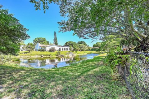 House in Coral Springs, Florida 4 bedrooms, 180.79 sq.m. № 1174043 - photo 1