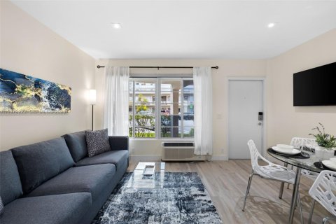 Снять в аренду кондоминиум в Майами-Бич, Флорида 41.9м2, № 2046026 - фото 4