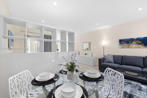 Снять в аренду кондоминиум в Майами-Бич, Флорида 41.9м2, № 2046026 - фото 2