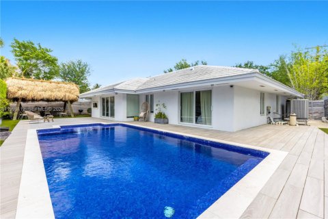 Дом в Ки-Бискейн, Флорида 5 спален, 250.84м2 № 2154405