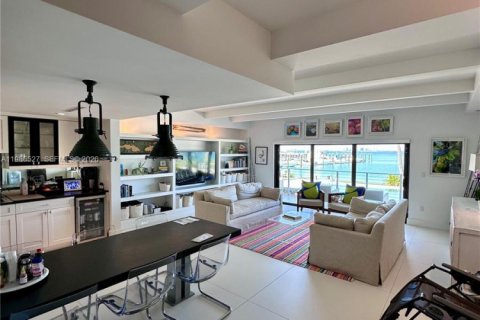 Снять в аренду кондоминиум в Ки-Бискейн, Флорида 3 спальни, 200.67м2, № 2048239 - фото 3