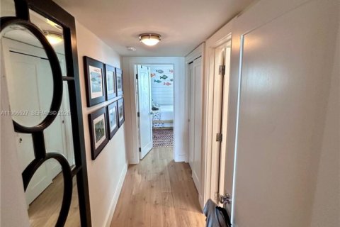 Снять в аренду кондоминиум в Ки-Бискейн, Флорида 3 спальни, 200.67м2, № 2048239 - фото 28