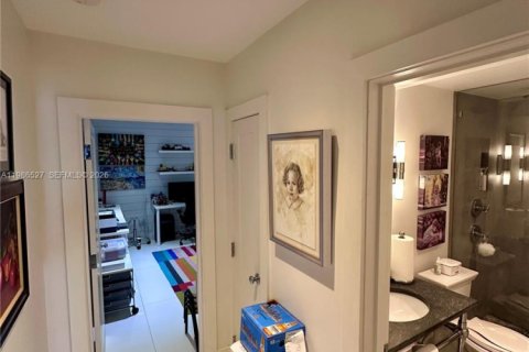 Снять в аренду кондоминиум в Ки-Бискейн, Флорида 3 спальни, 200.67м2, № 2048239 - фото 9