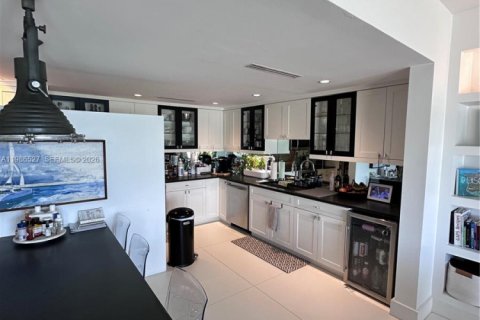 Снять в аренду кондоминиум в Ки-Бискейн, Флорида 3 спальни, 200.67м2, № 2048239 - фото 8