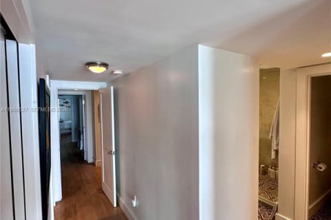 Снять в аренду кондоминиум в Ки-Бискейн, Флорида 3 спальни, 200.67м2, № 2048239 - фото 21