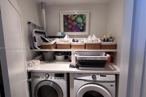 Снять в аренду кондоминиум в Ки-Бискейн, Флорида 3 спальни, 200.67м2, № 2048239 - фото 24