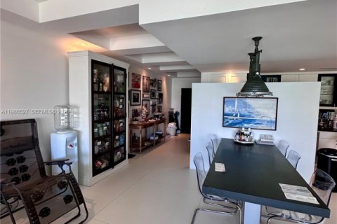 Снять в аренду кондоминиум в Ки-Бискейн, Флорида 3 спальни, 200.67м2, № 2048239 - фото 7