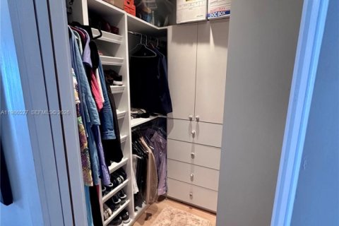 Снять в аренду кондоминиум в Ки-Бискейн, Флорида 3 спальни, 200.67м2, № 2048239 - фото 22