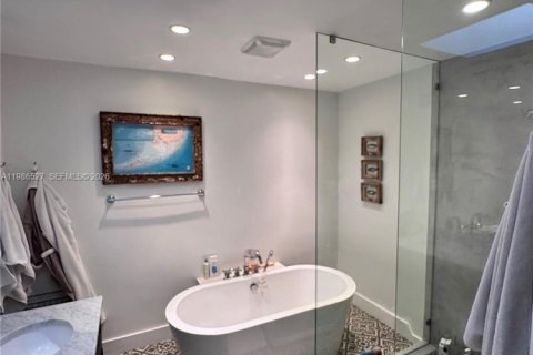 Снять в аренду кондоминиум в Ки-Бискейн, Флорида 3 спальни, 200.67м2, № 2048239 - фото 19