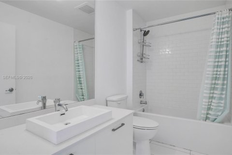 Condo in Miami, Florida, 2 bedrooms № 2081290 - photo 16