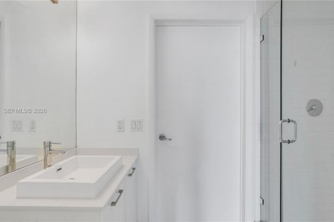 Condo in Miami, Florida, 2 bedrooms № 2081290 - photo 12