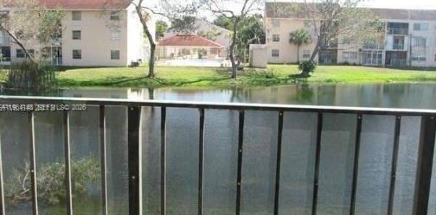 Condominio en Miami, Florida, 3 dormitorios № 2046207